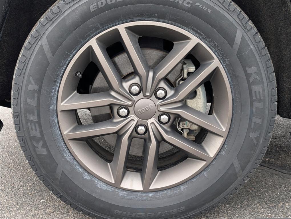 used 2016 Jeep Grand Cherokee car, priced at $14,500