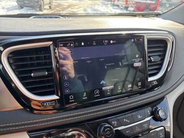 used 2022 Chrysler Pacifica Hybrid car, priced at $21,977