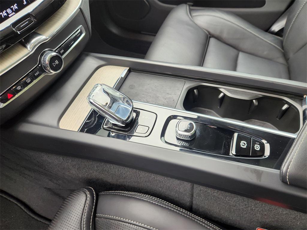used 2022 Volvo XC60 car, priced at $25,777