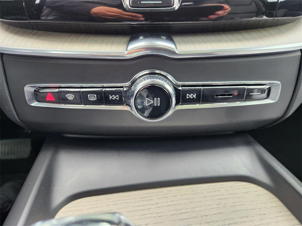 used 2022 Volvo XC60 car, priced at $25,777