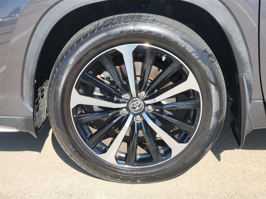 used 2022 Toyota Highlander car, priced at $30,888