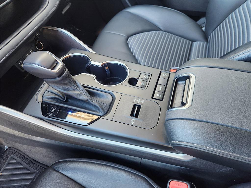 used 2022 Toyota Highlander car, priced at $30,888