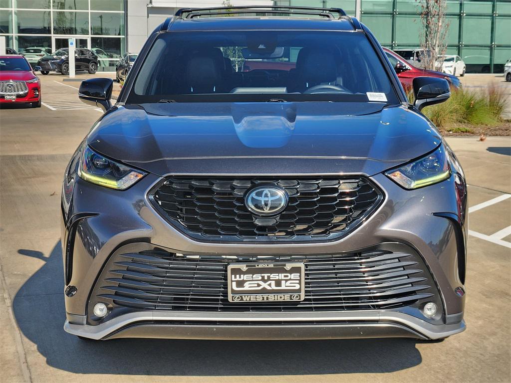 used 2022 Toyota Highlander car, priced at $30,888