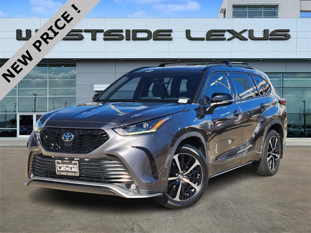 used 2022 Toyota Highlander car, priced at $30,888
