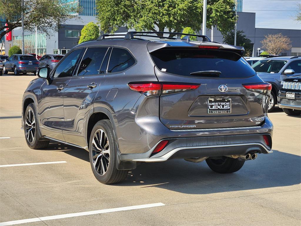 used 2022 Toyota Highlander car, priced at $30,888
