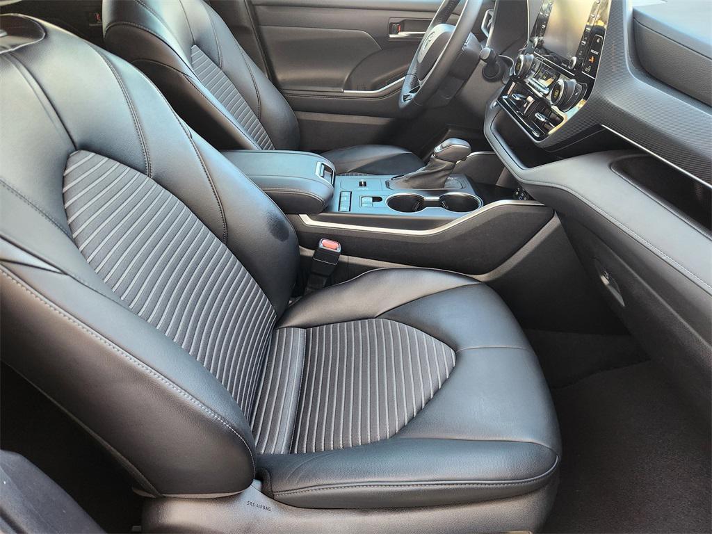 used 2022 Toyota Highlander car, priced at $30,888