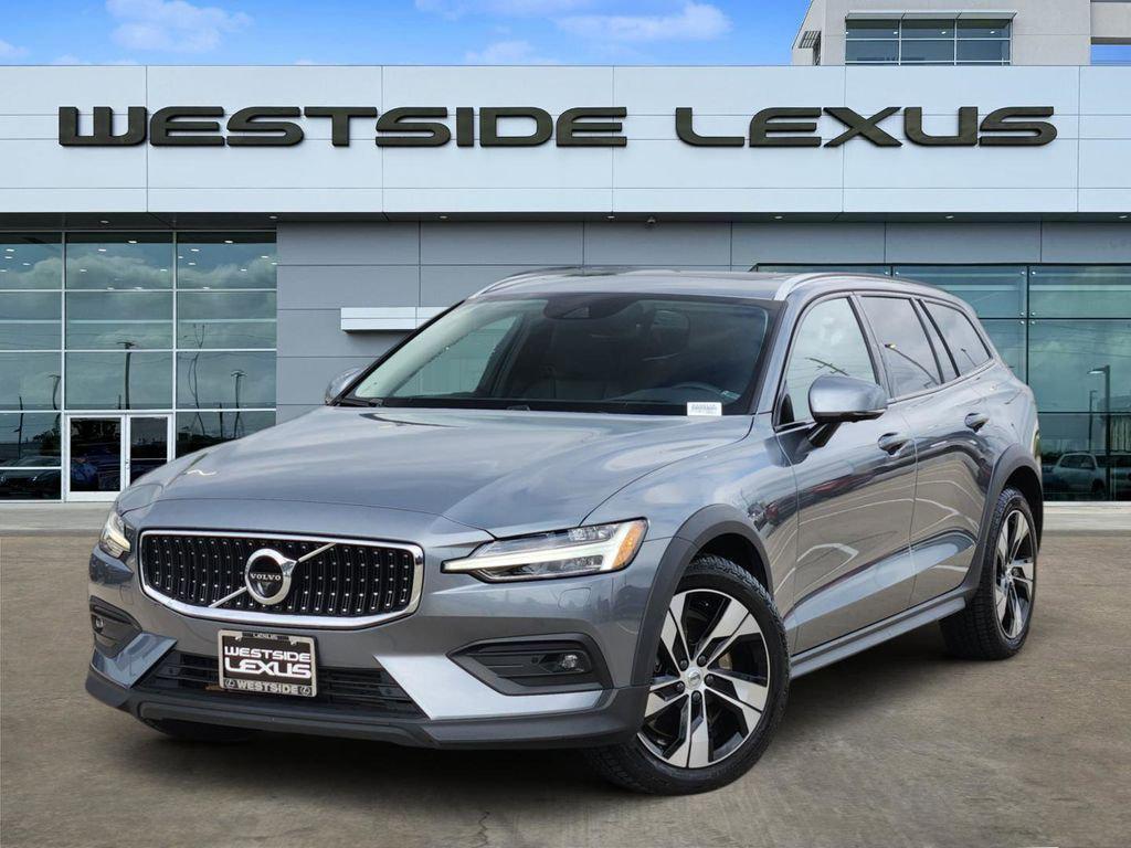 used 2020 Volvo V60 Cross Country car, priced at $28,888