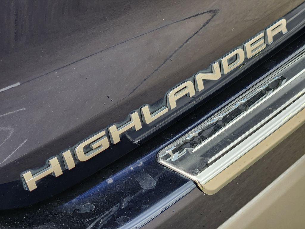 used 2022 Toyota Highlander car, priced at $32,888