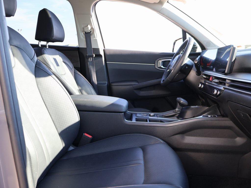 used 2025 Kia Sorento car, priced at $34,497