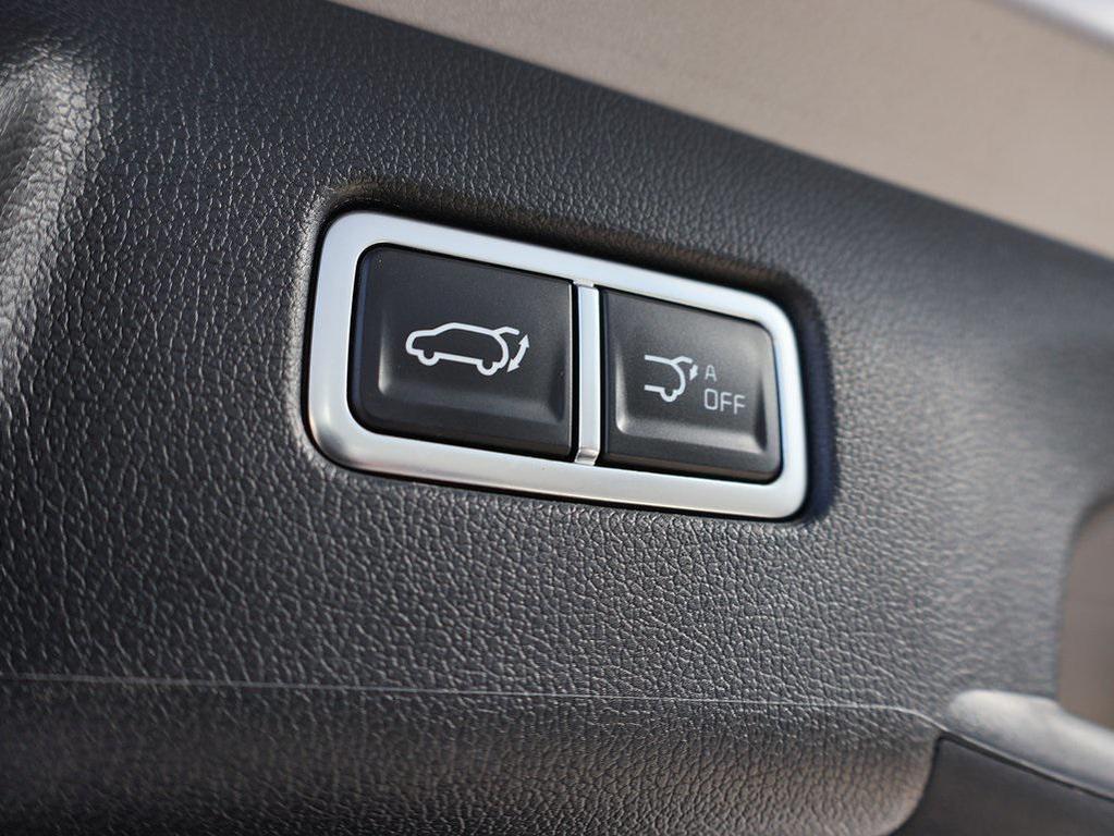 used 2025 Kia Sorento car, priced at $34,497