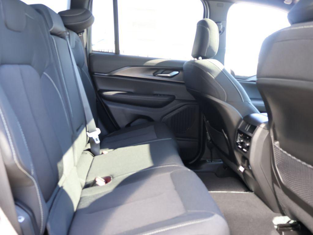 new 2026 Jeep Grand Cherokee car, priced at $44,025