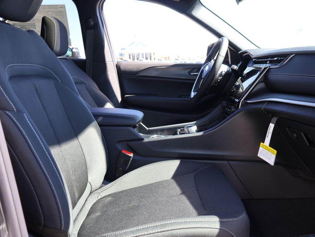 new 2026 Jeep Grand Cherokee car, priced at $44,025