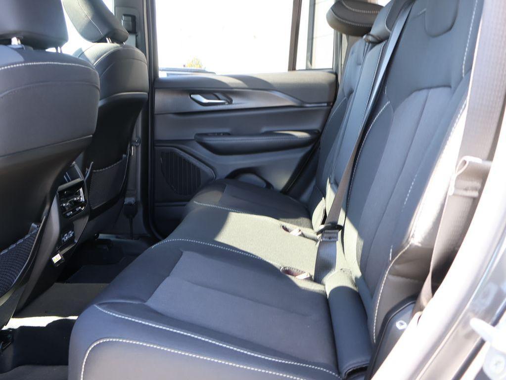 new 2026 Jeep Grand Cherokee car, priced at $44,025