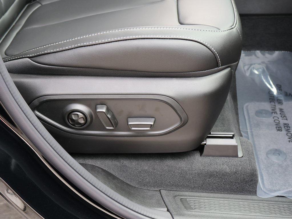 new 2025 Jeep Grand Cherokee car, priced at $39,013