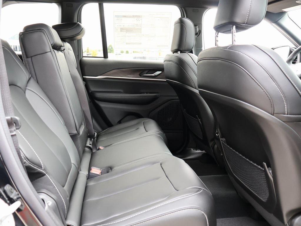 new 2025 Jeep Grand Cherokee car, priced at $39,013