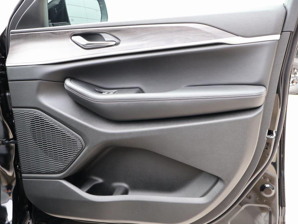 new 2025 Jeep Grand Cherokee car, priced at $39,013