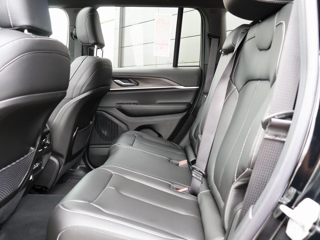 new 2025 Jeep Grand Cherokee car, priced at $39,013