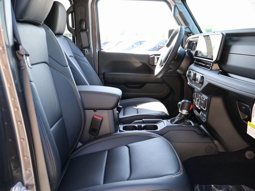 new 2025 Jeep Wrangler car, priced at $46,600