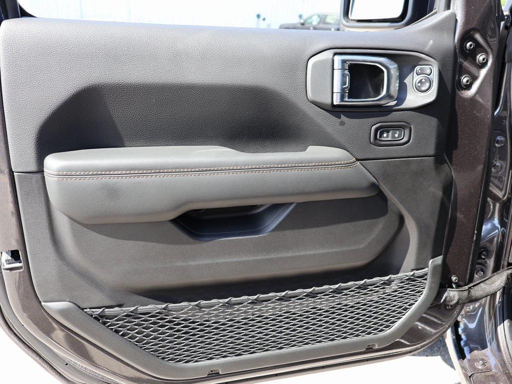 new 2025 Jeep Wrangler car, priced at $46,600