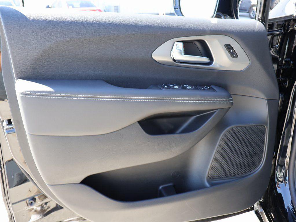 new 2026 Chrysler Pacifica car, priced at $39,420