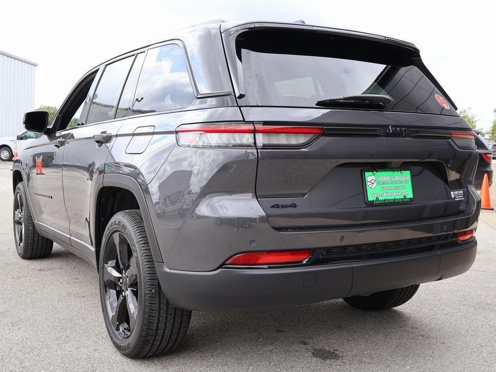 new 2025 Jeep Grand Cherokee car, priced at $38,295