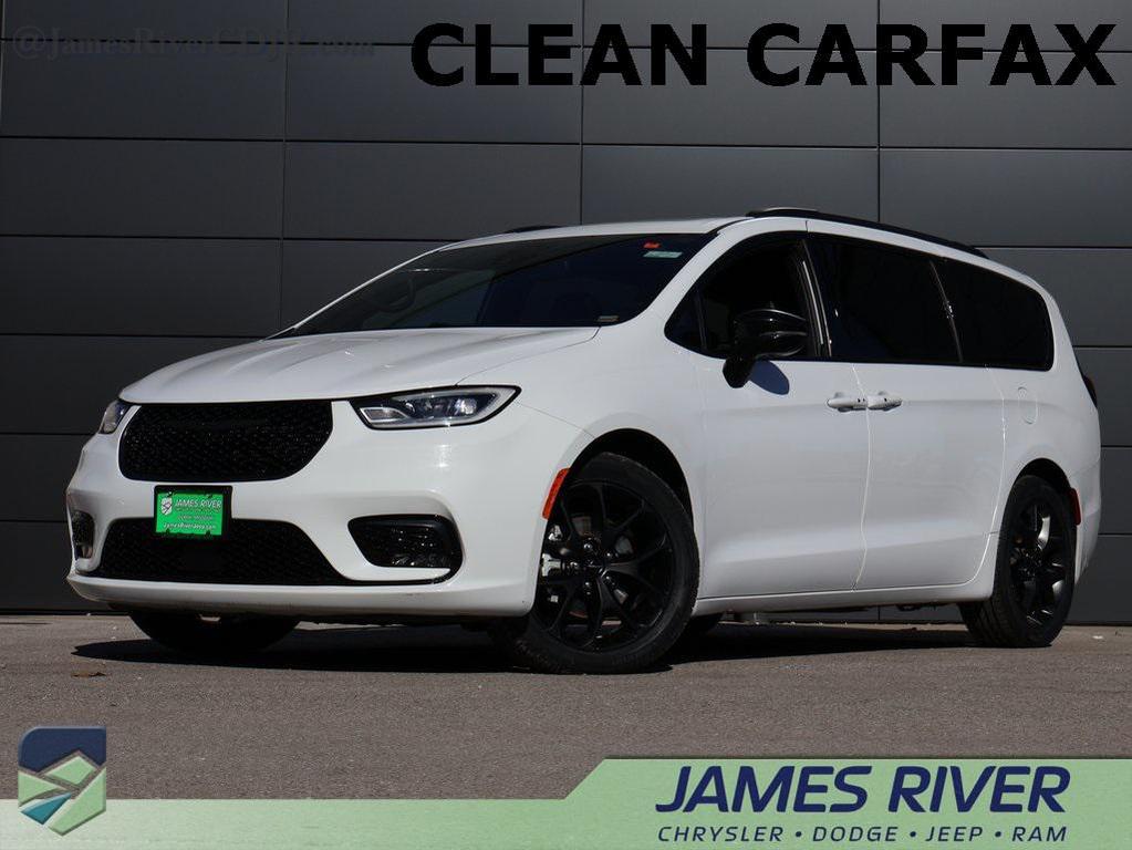 used 2025 Chrysler Pacifica car, priced at $32,562