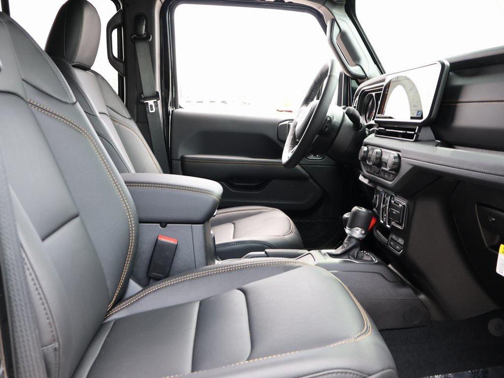 new 2025 Jeep Wrangler car, priced at $47,709