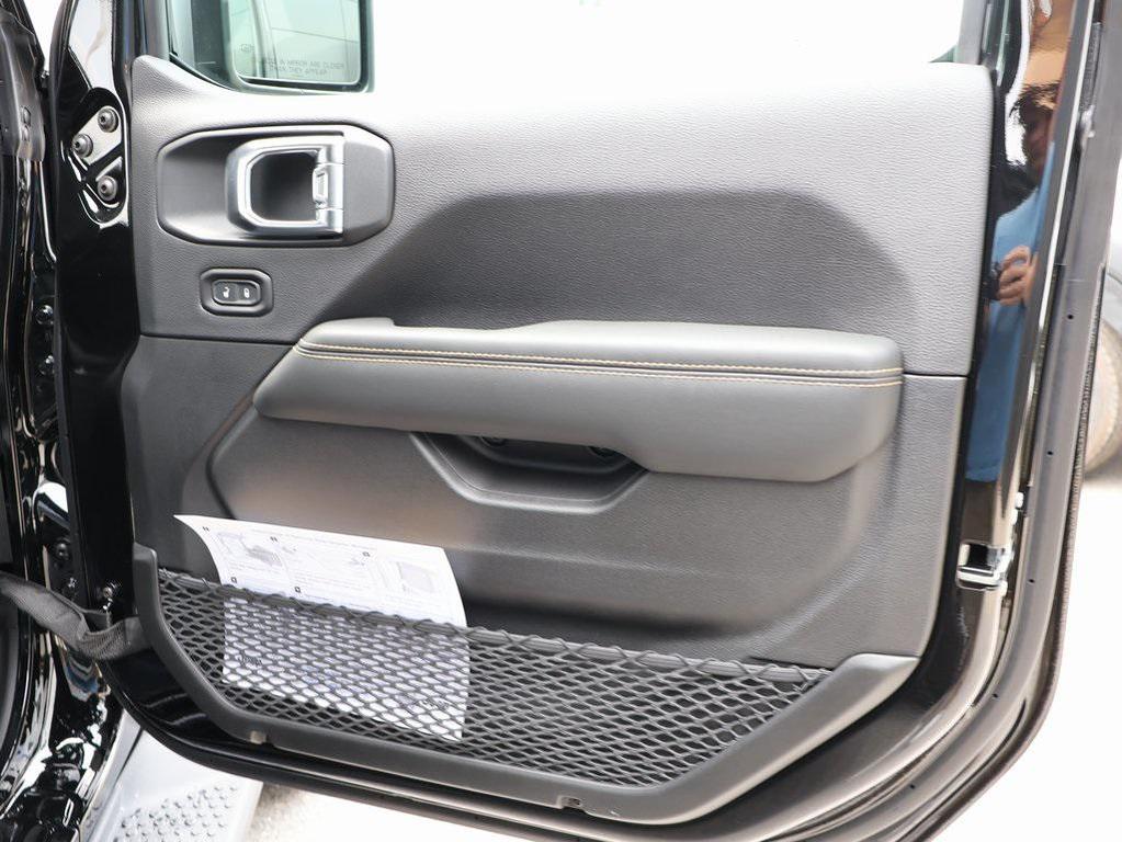 new 2025 Jeep Wrangler car, priced at $47,709