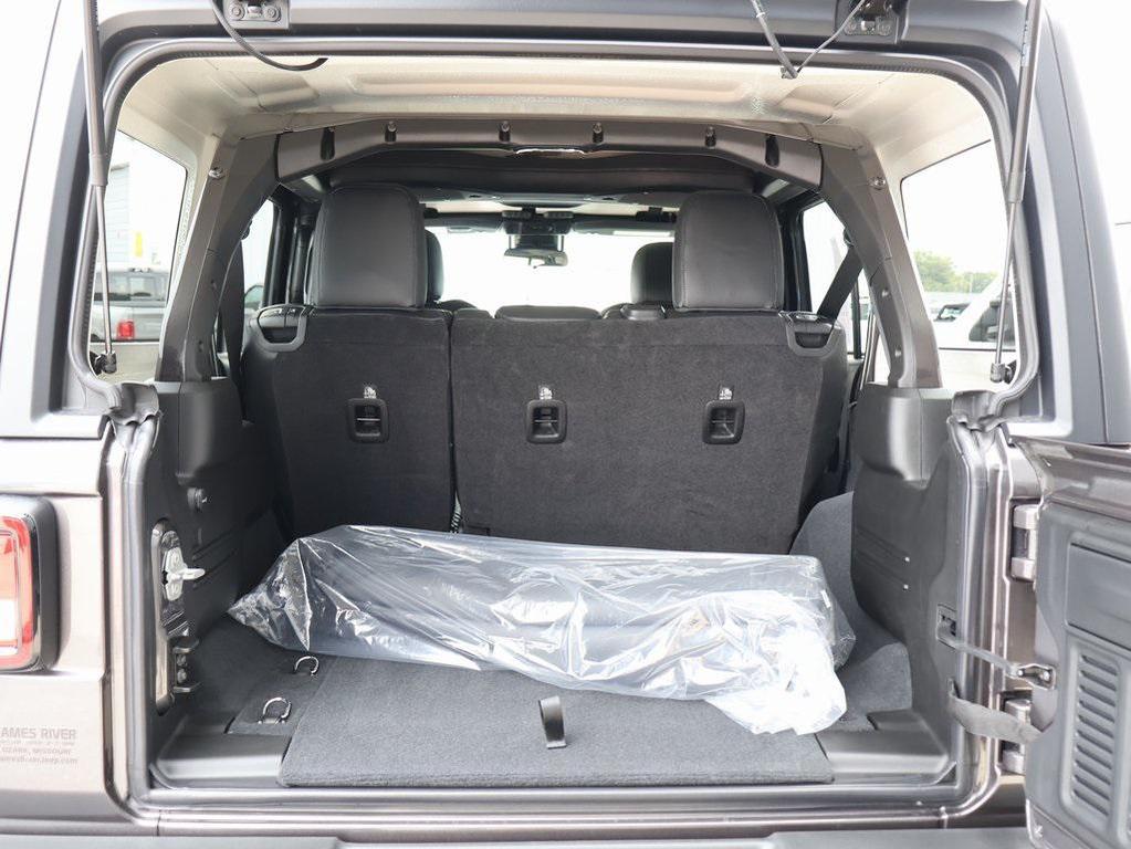 new 2025 Jeep Wrangler car, priced at $42,270