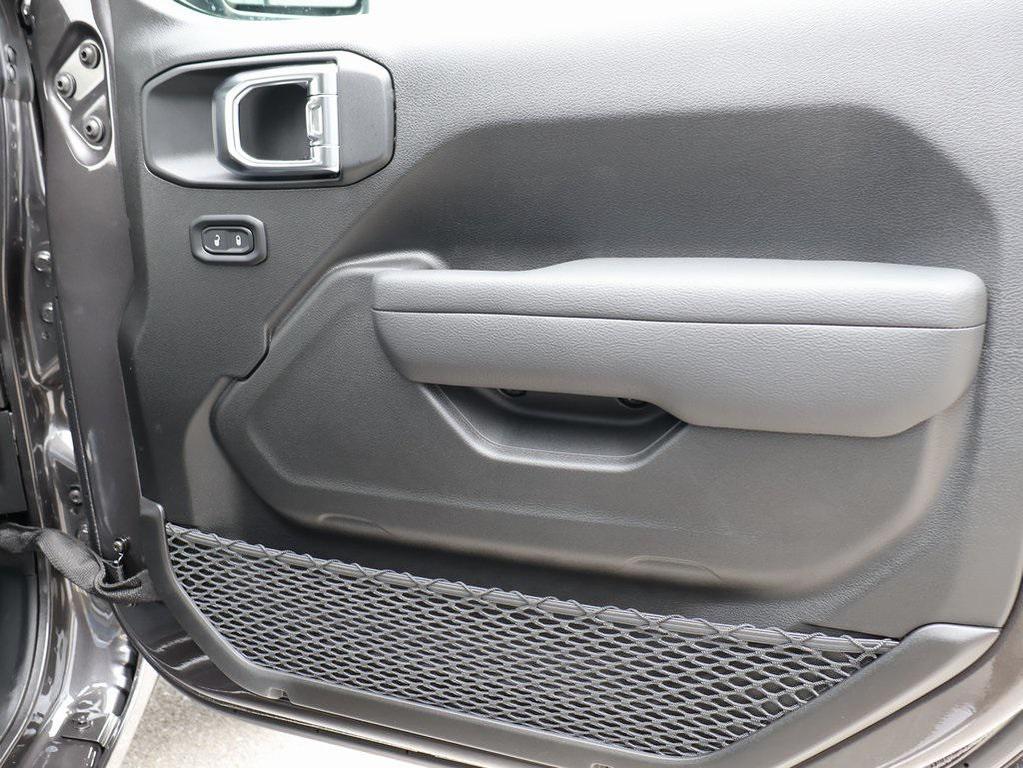 new 2025 Jeep Wrangler car, priced at $42,270