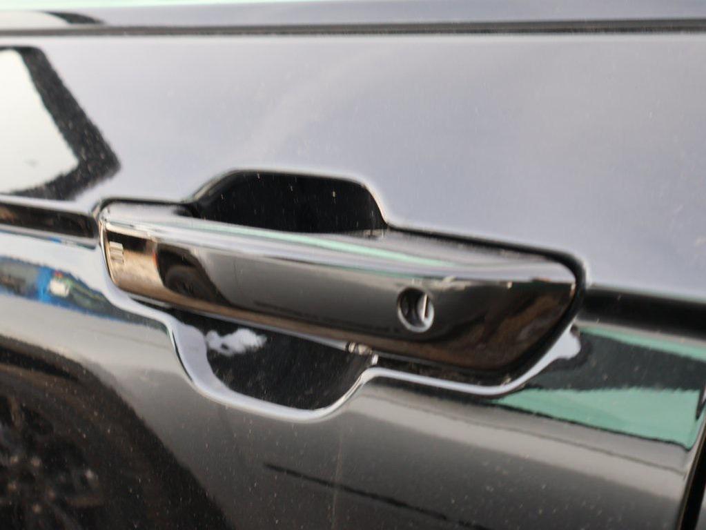 new 2025 Jeep Grand Cherokee car, priced at $40,283