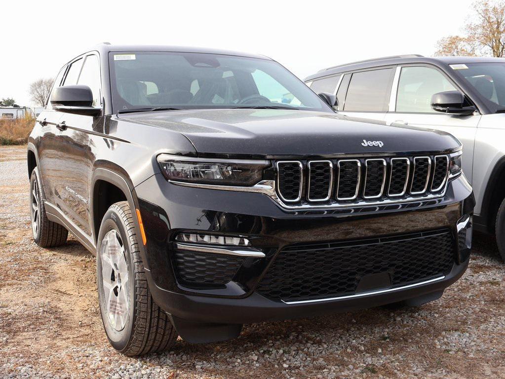 new 2025 Jeep Grand Cherokee car, priced at $40,283