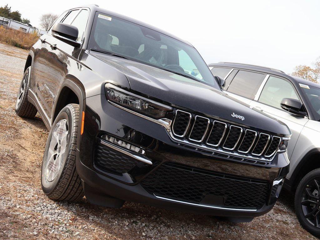 new 2025 Jeep Grand Cherokee car, priced at $40,283