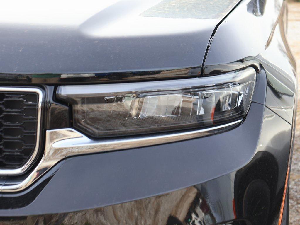 new 2025 Jeep Grand Cherokee car, priced at $40,283