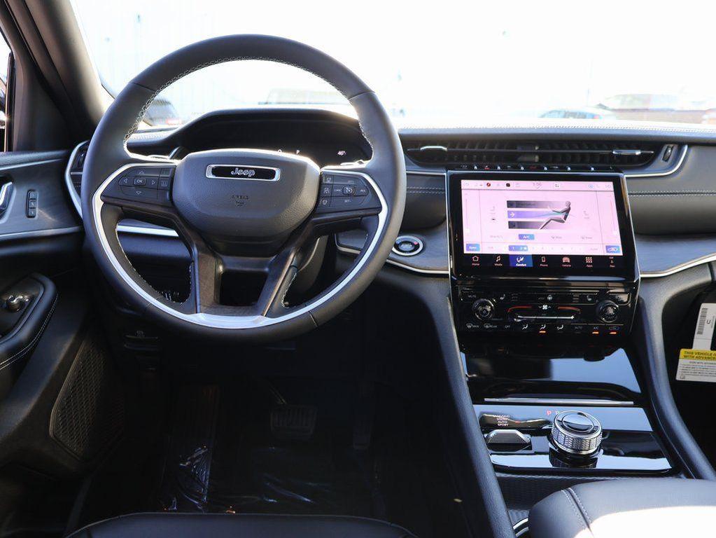 new 2025 Jeep Grand Cherokee car, priced at $38,255