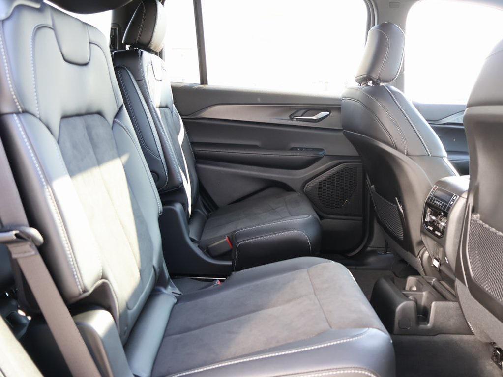 new 2025 Jeep Grand Cherokee L car, priced at $40,174