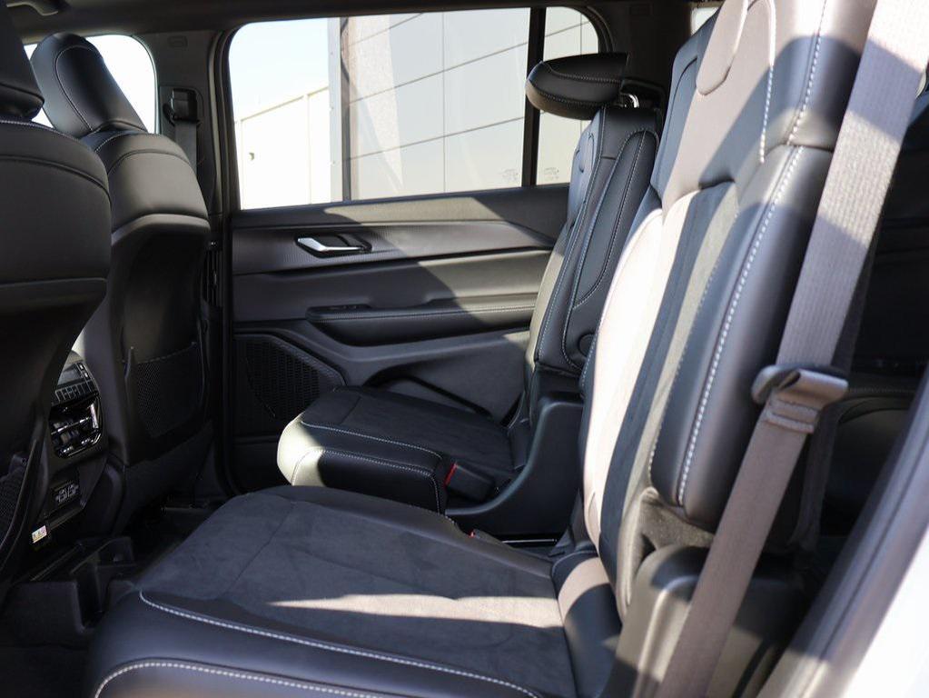 new 2025 Jeep Grand Cherokee L car, priced at $40,174