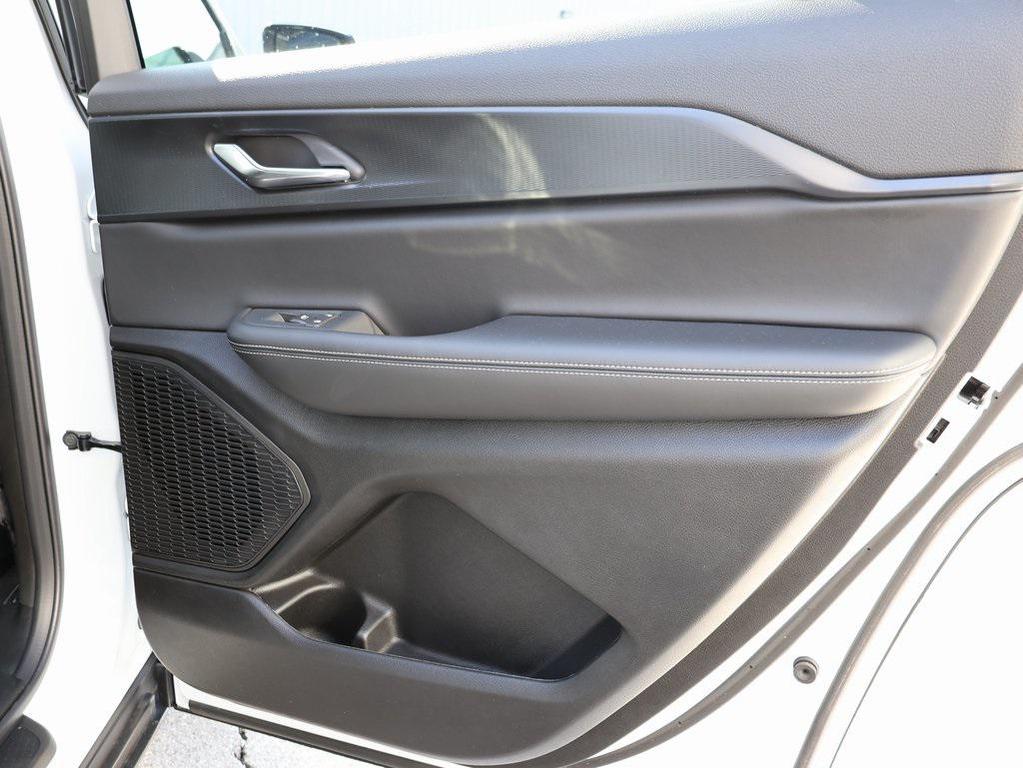 new 2025 Jeep Grand Cherokee L car, priced at $40,174