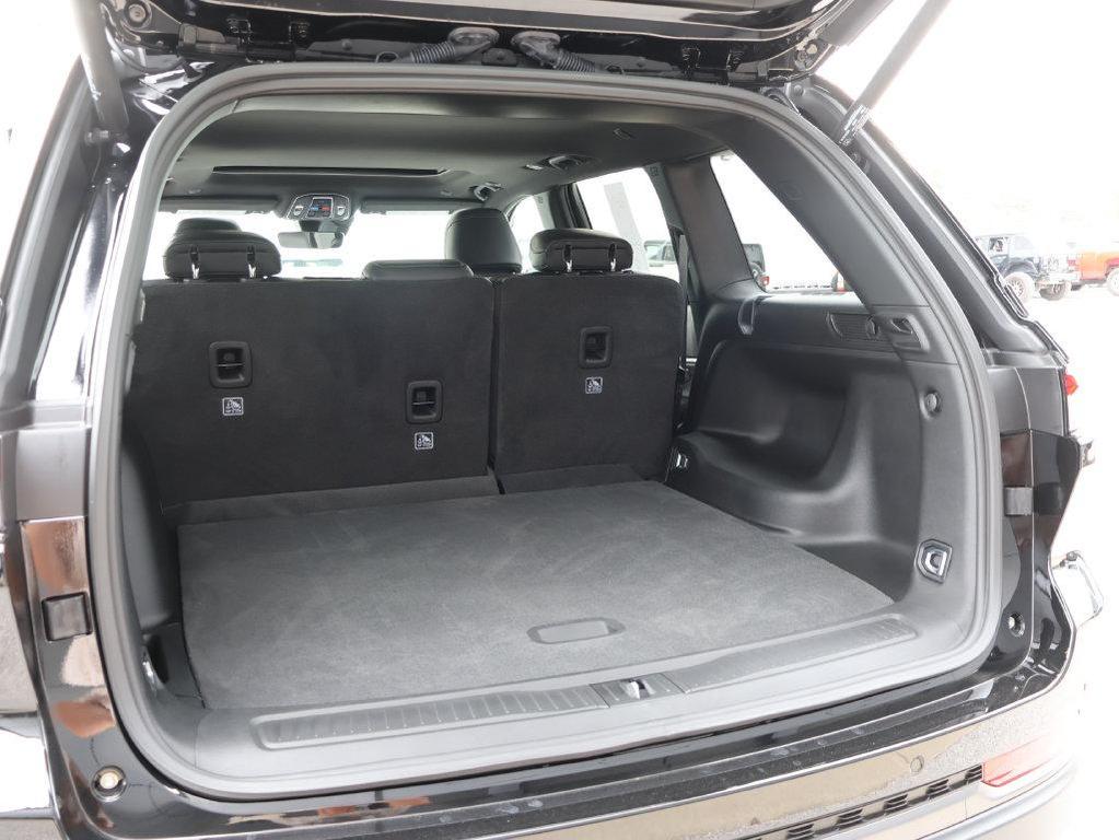 new 2027 Jeep Grand Cherokee car, priced at $47,810