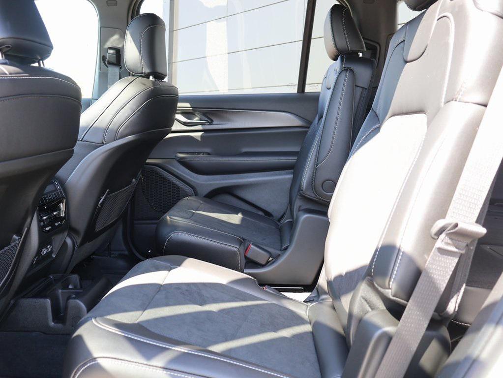 new 2025 Jeep Grand Cherokee L car, priced at $40,174