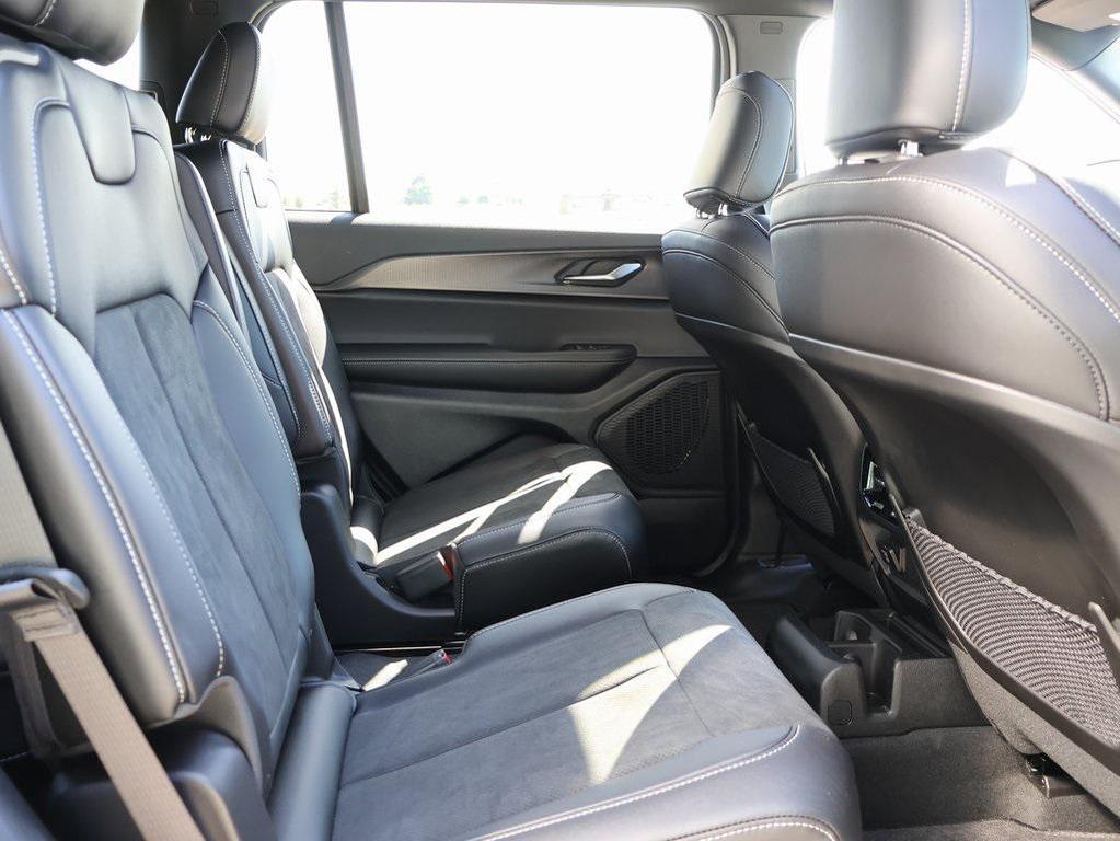 new 2025 Jeep Grand Cherokee L car, priced at $40,174