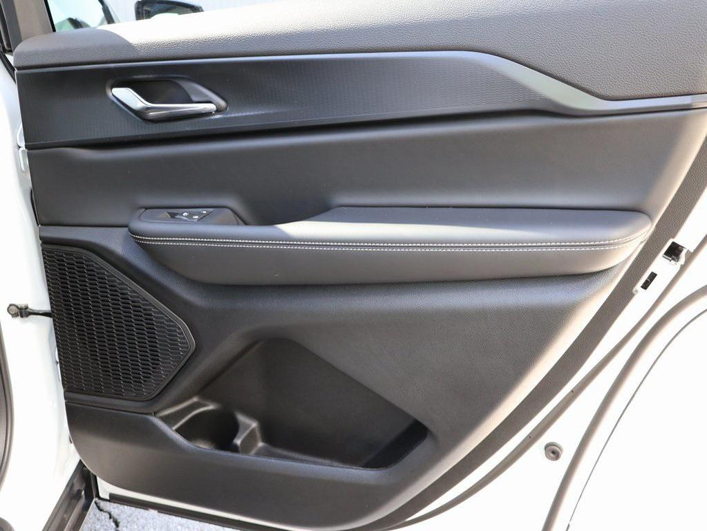 new 2025 Jeep Grand Cherokee L car, priced at $40,174