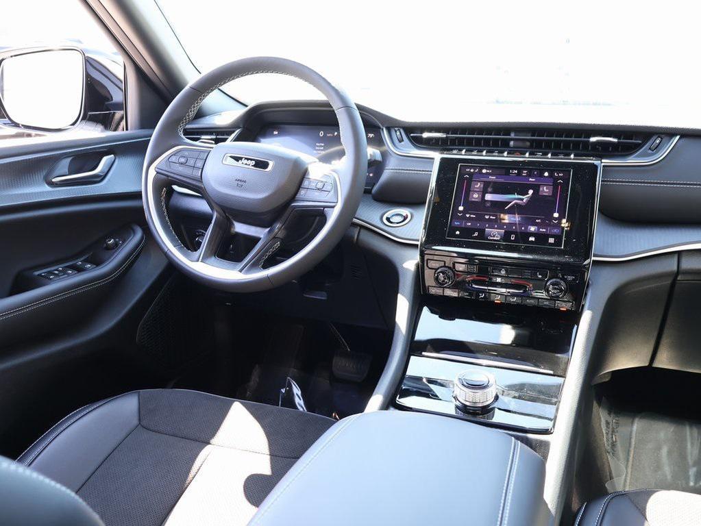 new 2025 Jeep Grand Cherokee L car, priced at $40,174