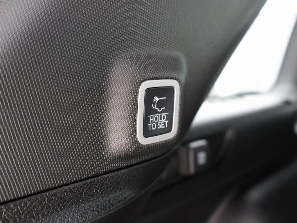 new 2025 Jeep Grand Cherokee car, priced at $37,777