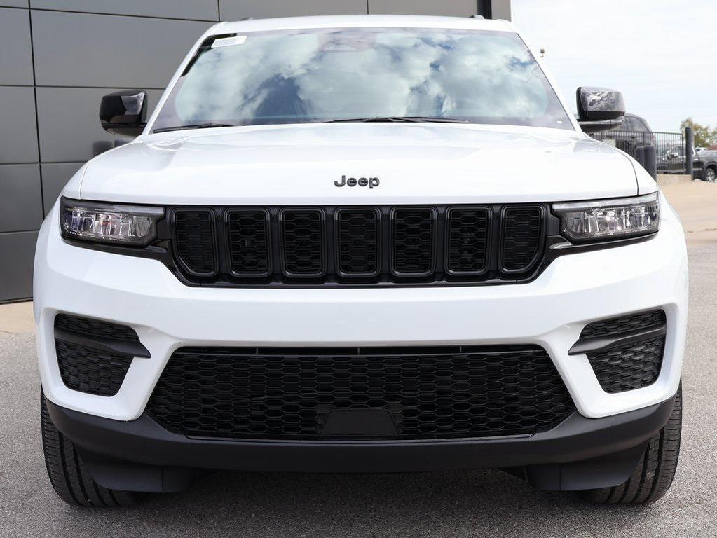 new 2025 Jeep Grand Cherokee car, priced at $37,777