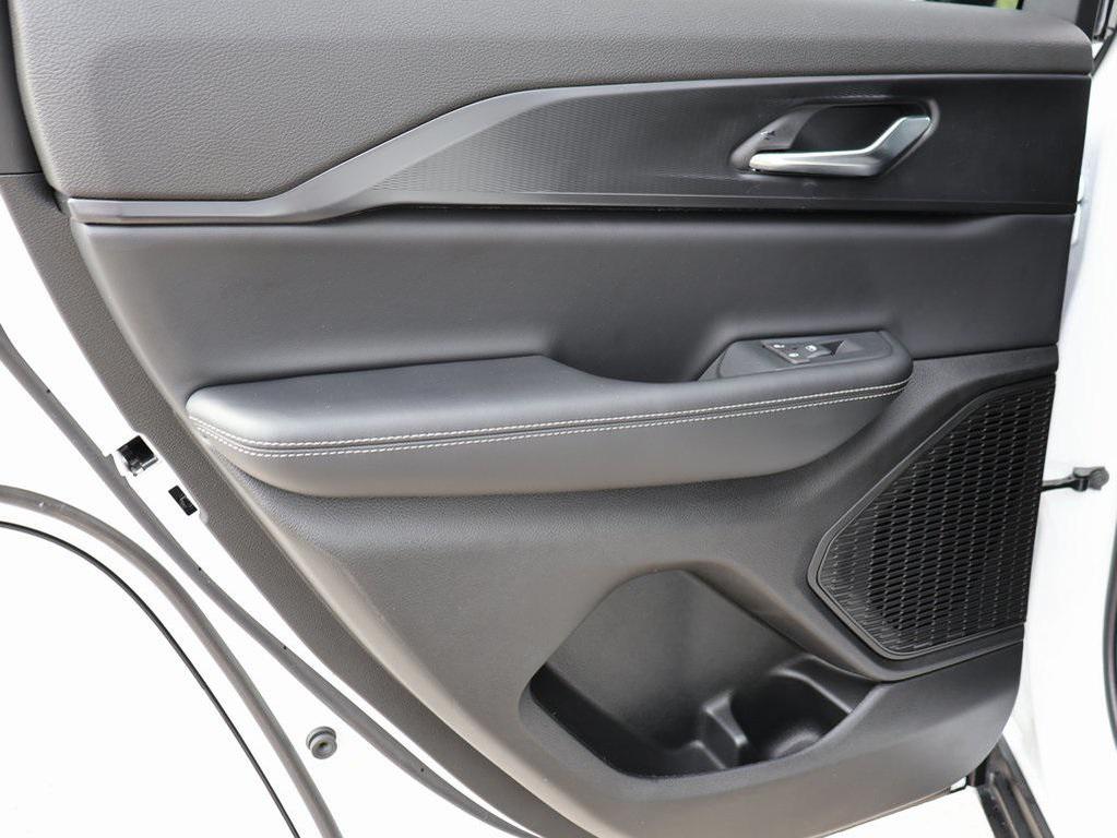 new 2025 Jeep Grand Cherokee car, priced at $37,777