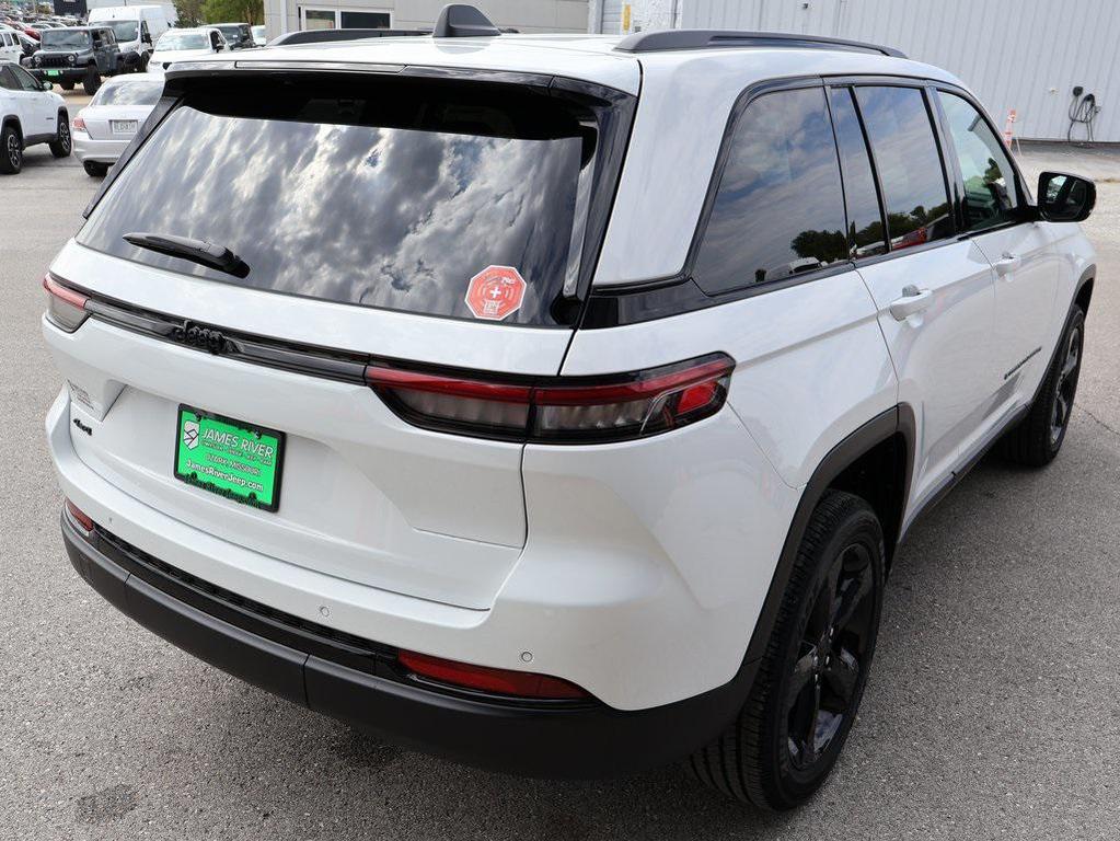 new 2025 Jeep Grand Cherokee car, priced at $37,777