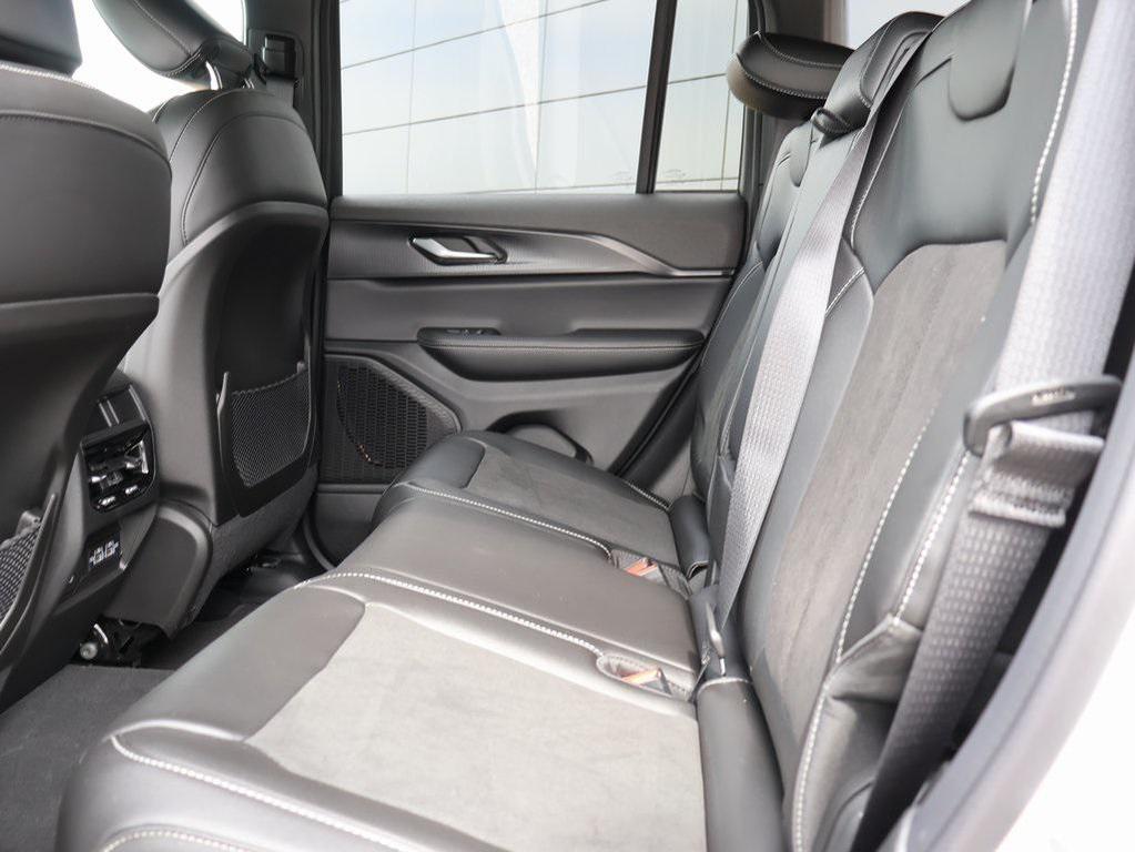 new 2025 Jeep Grand Cherokee car, priced at $37,777