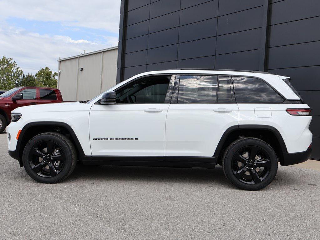 new 2025 Jeep Grand Cherokee car, priced at $37,777