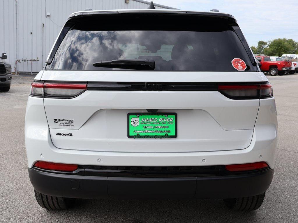 new 2025 Jeep Grand Cherokee car, priced at $37,777